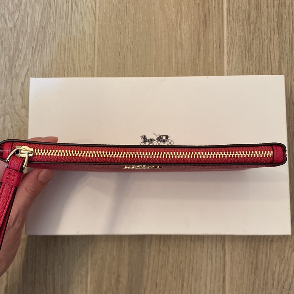 NWT Coach Wristlet - Picture 4 of 10